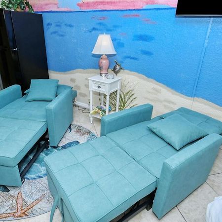 Waterfront Room, Heated Pool, Tiki Bar & Grill South Bradenton Exterior photo