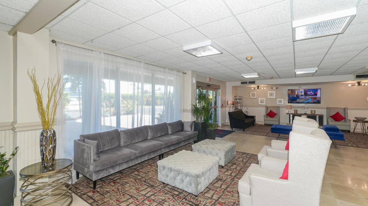 Waterfront Room, Heated Pool, Tiki Bar & Grill South Bradenton Exterior photo