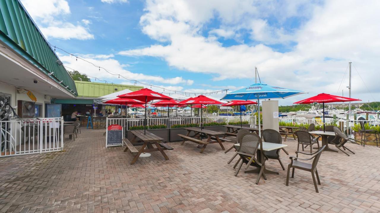 Waterfront Room, Heated Pool, Tiki Bar & Grill Sarasota Exterior photo