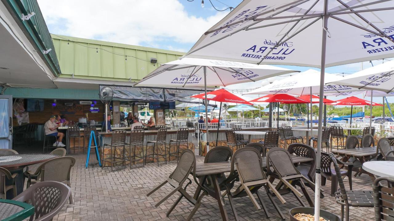 Waterfront Room, Heated Pool, Tiki Bar & Grill South Bradenton Exterior photo