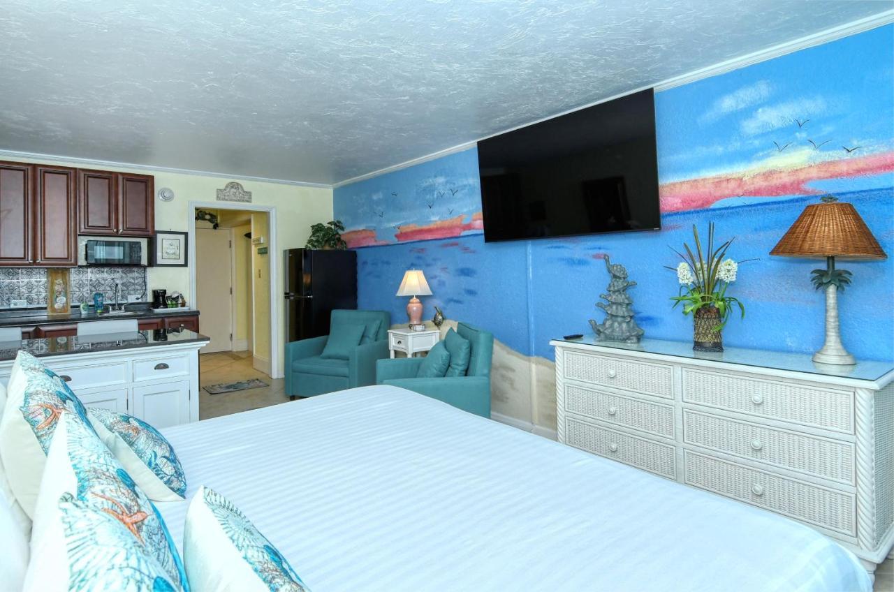Waterfront Room, Heated Pool, Tiki Bar & Grill Sarasota Exterior photo